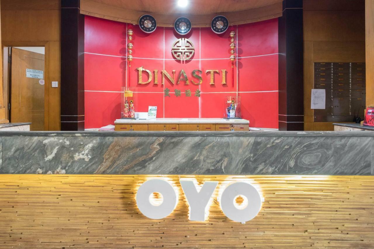 Oyo821王朝酒店 马卡萨 外观 照片